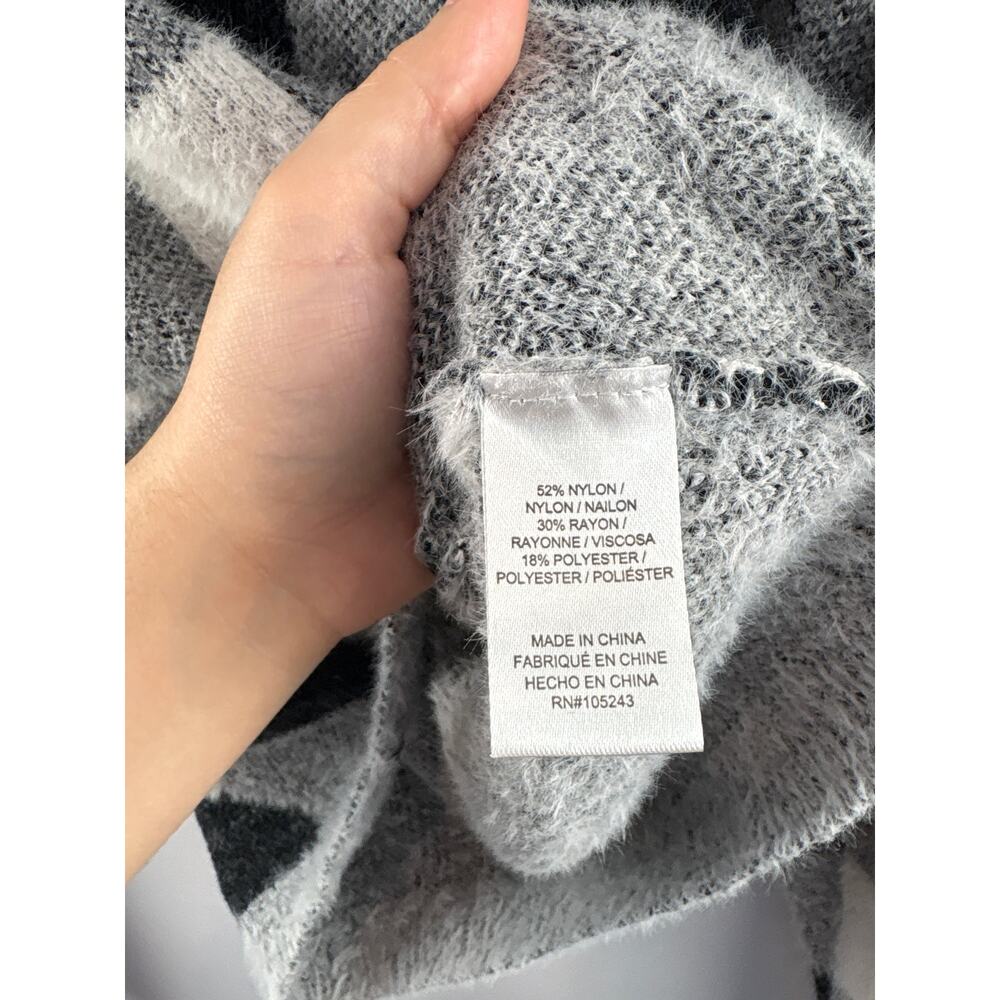 Women’s Bobeau Small White & Gray Plaid Sweater - Picture 5 of 5